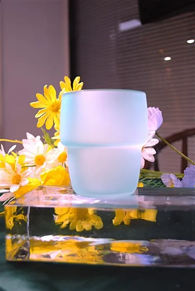 ساٹن اثر گلاس کپ